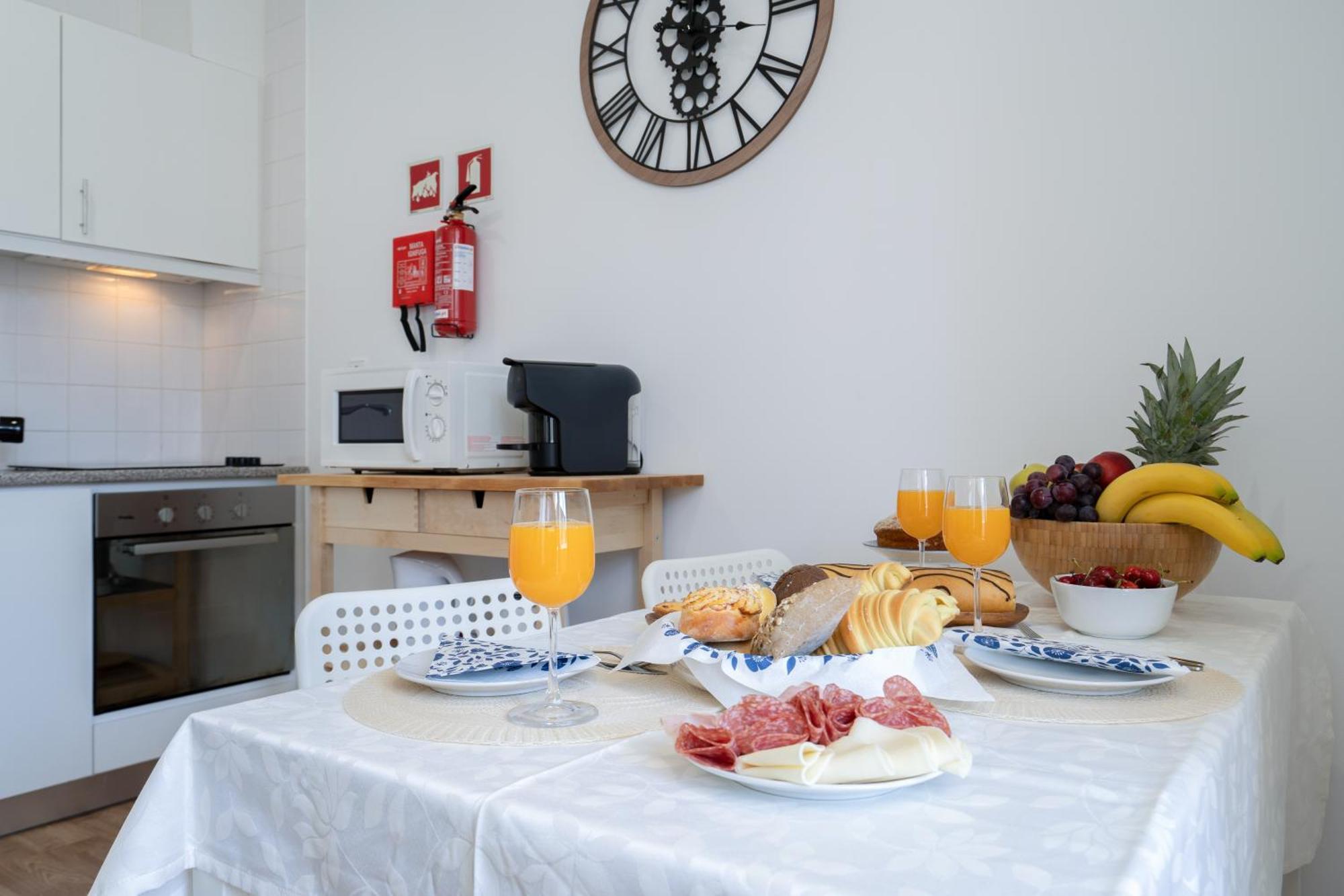 Host Wise - Colorful Fresh Flats - Batalha Apartment Porto Luaran gambar