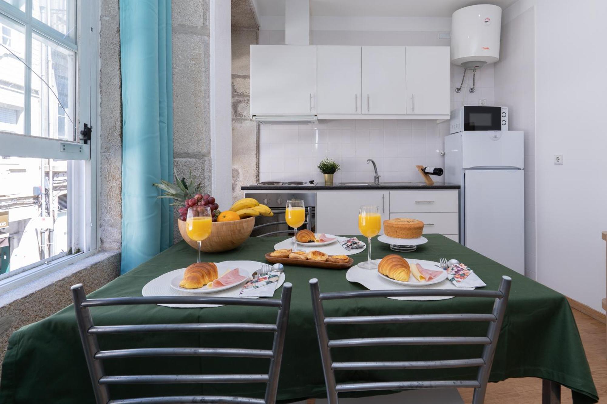 Host Wise - Colorful Fresh Flats - Batalha Apartment Porto Luaran gambar